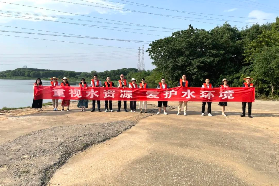 民建武汉经济技术开发区汉南区委员会调研生态环境保护之走入西边湖